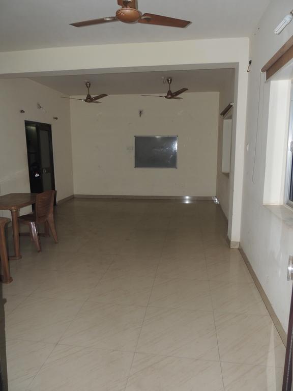 Отель Ambica Residency Каттак Экстерьер фото